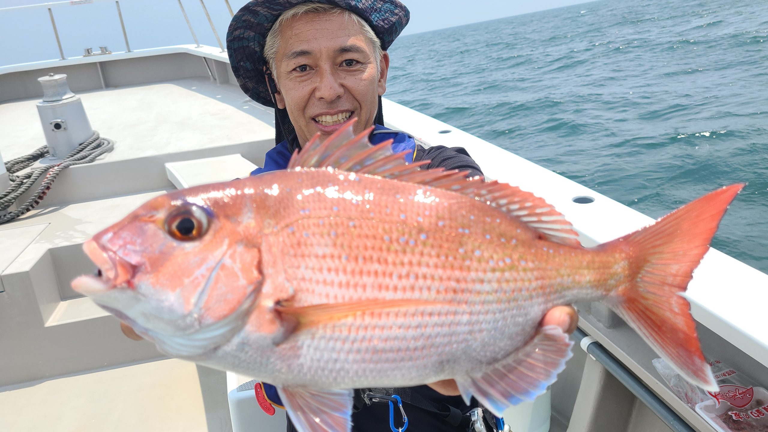 マダイ釣りならまかせろ！今回も亮さんたちは千葉県旭市からマダイを狙います！目標のテンヤマダイは釣れるのか！？釣った魚を捌いてもらえるサービスもご紹介！試食もしちゃいます！